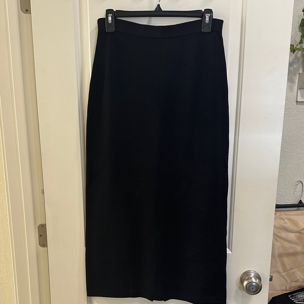 St. John Classic Black Pencil Skirt